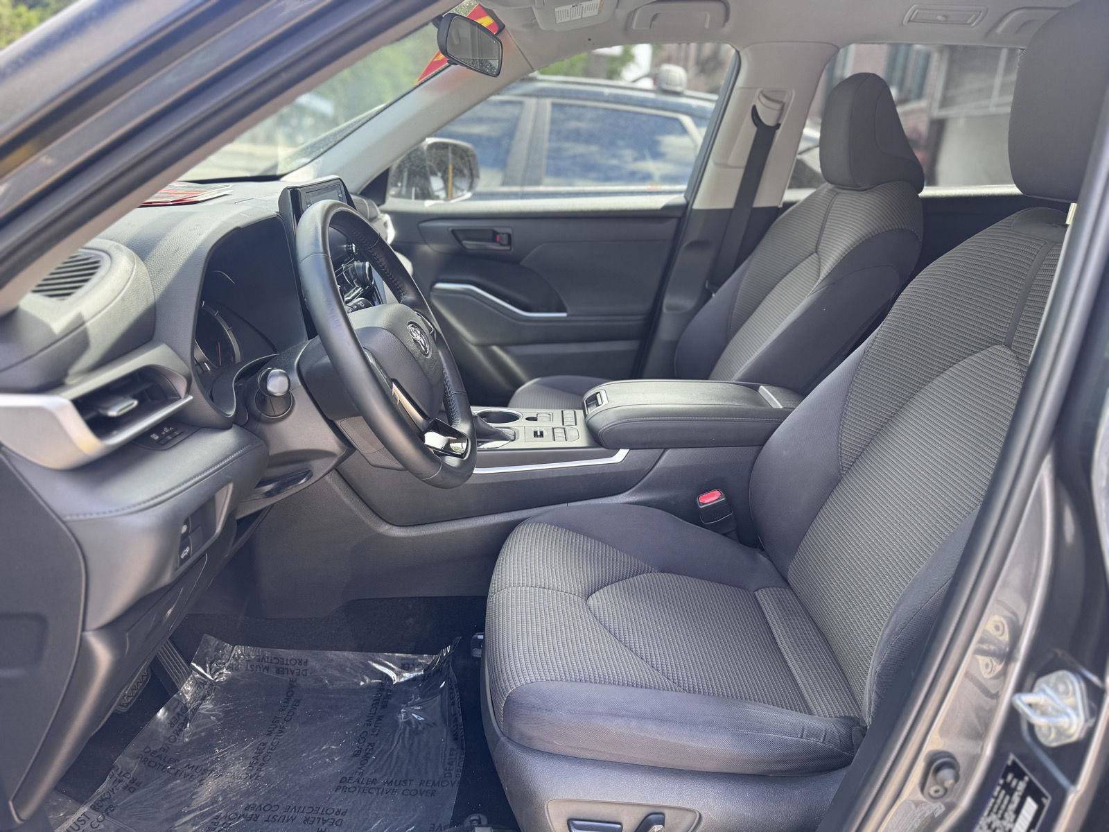 Used 2020 Toyota Highlander LE AWD/4WD image 23