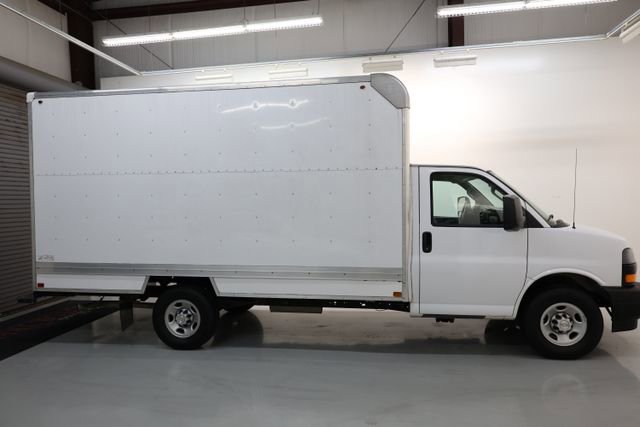 Used 2022 Chevrolet Express 3500 w/ Driver Convenience Package image 31