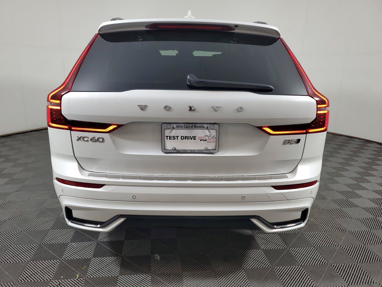 New 2027 Volvo XC60 B5 Plus AWD/4WD image 5