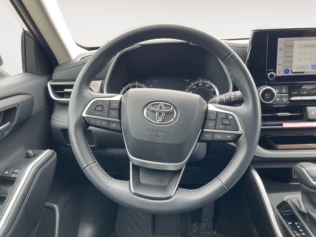 Used 2024 Toyota Highlander XLE image 12