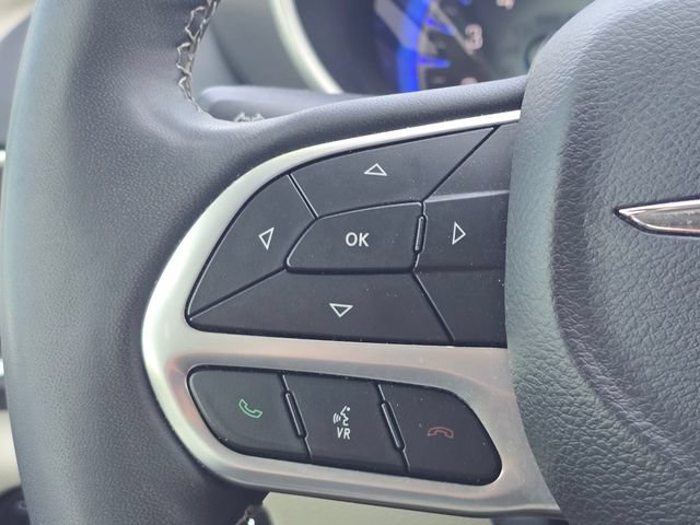 Used 2024 Chrysler Pacifica Touring-L FWD image 17