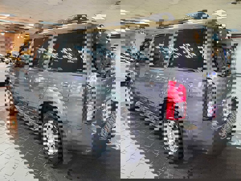 Used 2006 Nissan Pathfinder SE w/ (P01) Se Premium Pkg image 6