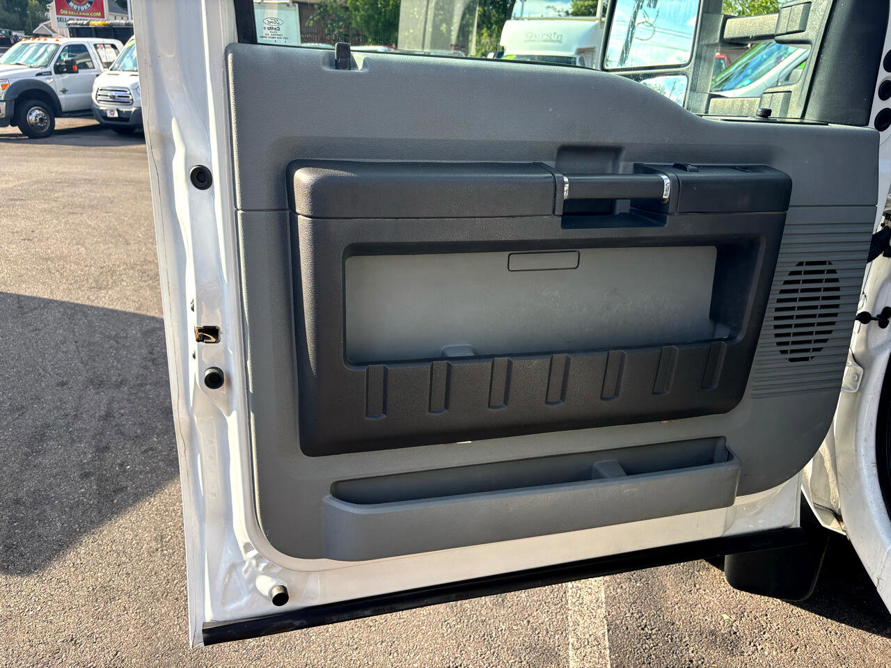 Used 2015 Ford F550 4x4 Regular Cab Super Duty image 22