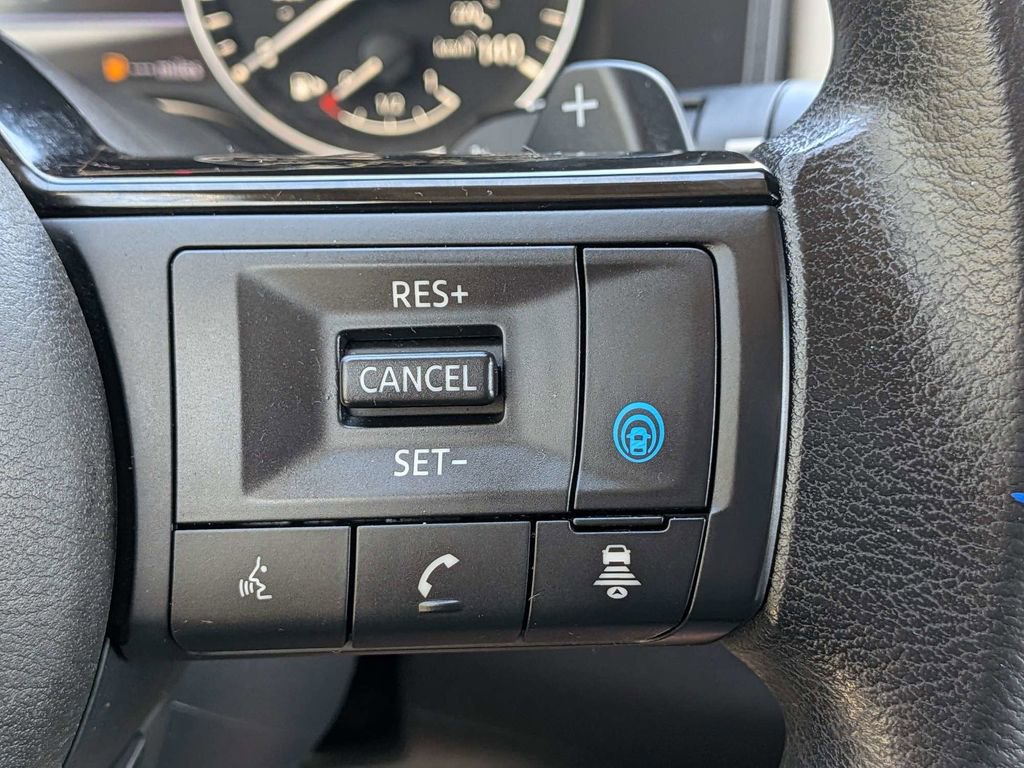 Used 2023 Nissan Rogue SV image 25