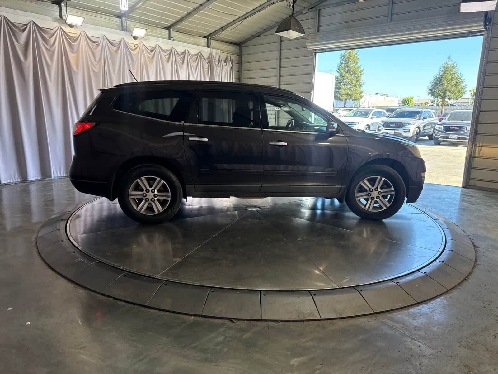 Used 2015 Chevrolet Traverse LT FWD image 3