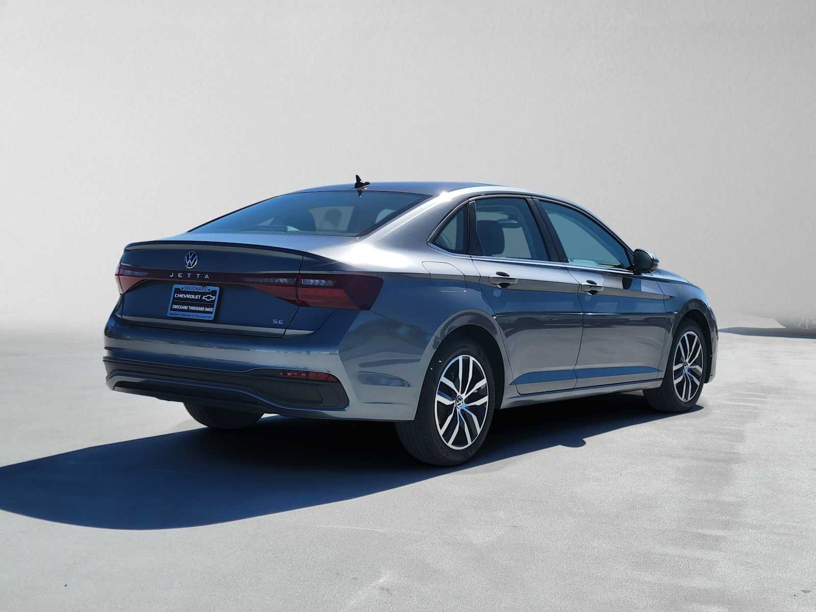 Used 2026 Volkswagen Jetta SE FWD image 2