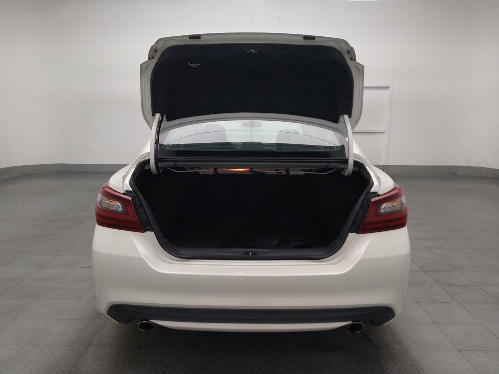 Used 2018 Nissan Altima 2.5 SR w/ SR Midnight Edition FWD image 29