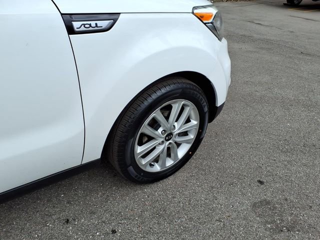 Used 2017 Kia Soul + FWD image 11