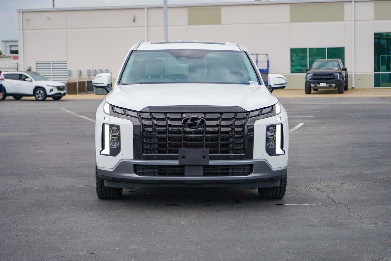 Used 2023 Hyundai Palisade Limited FWD image 3