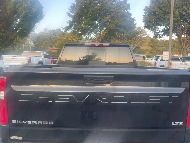 Used 2022 Chevrolet Silverado 1500 LTZ w/ Technology Package AWD/4WD image 3