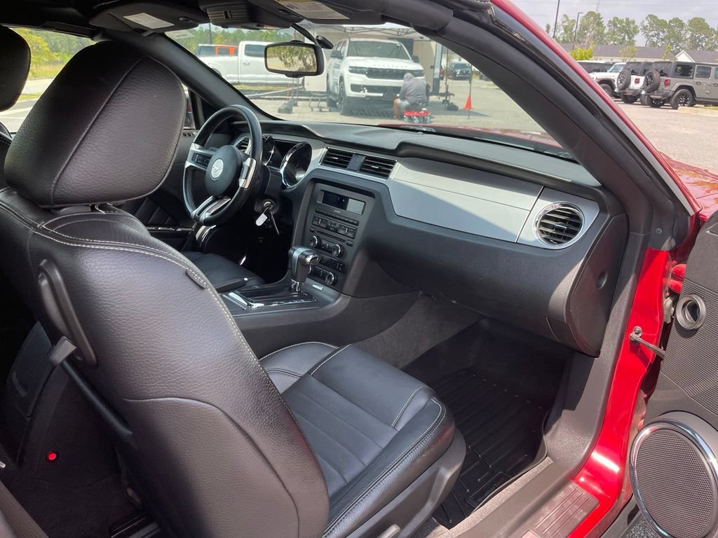 Used 2011 Ford Mustang Premium w/ 202A Rapid Spec Order Code RWD image 28