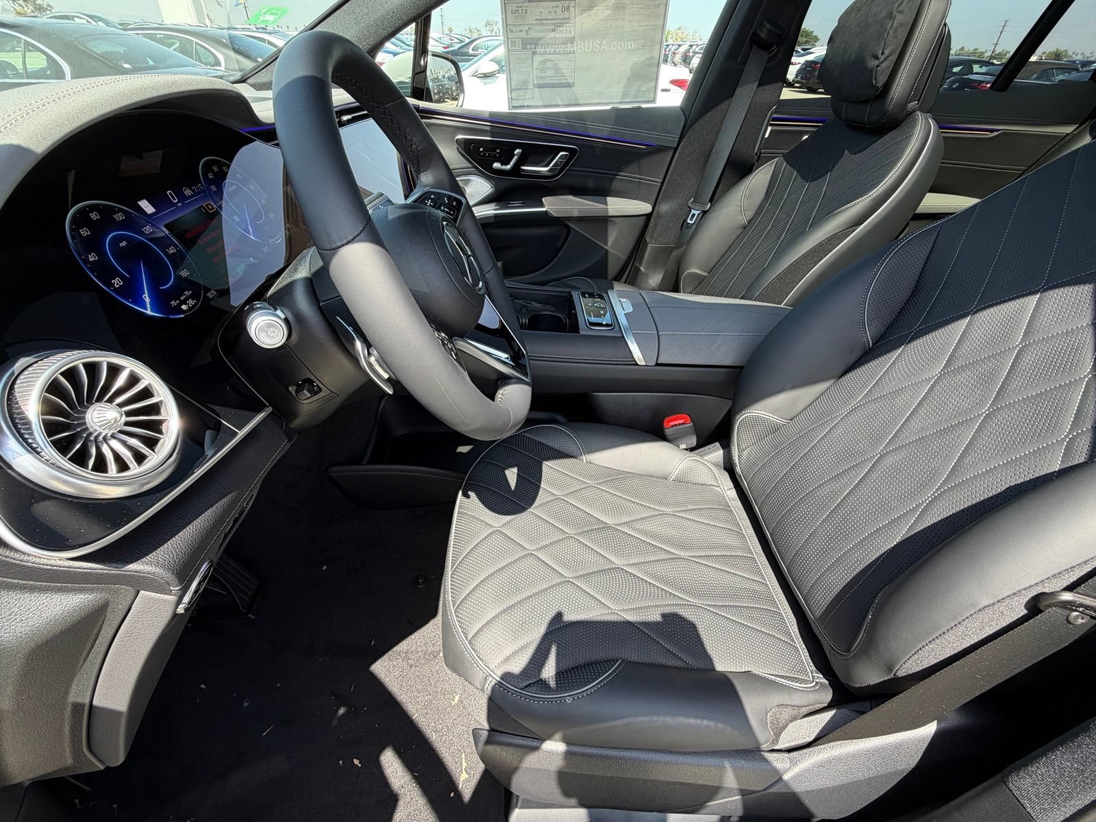 New 2026 Mercedes-Benz EQS 550 4MATIC SUV image 18