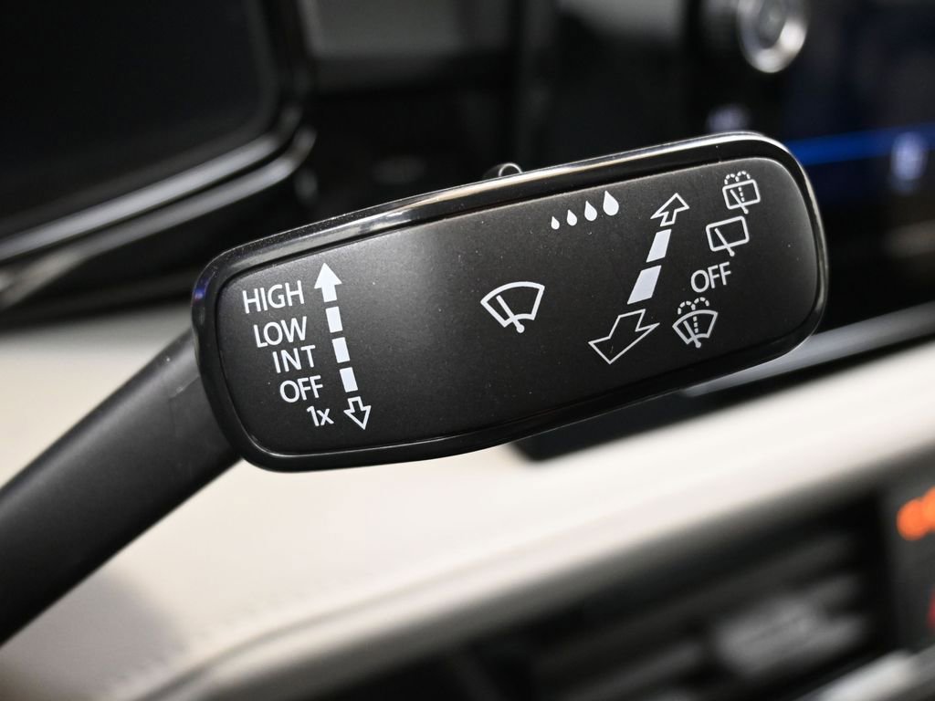 Used 2025 Volkswagen Taos S image 30