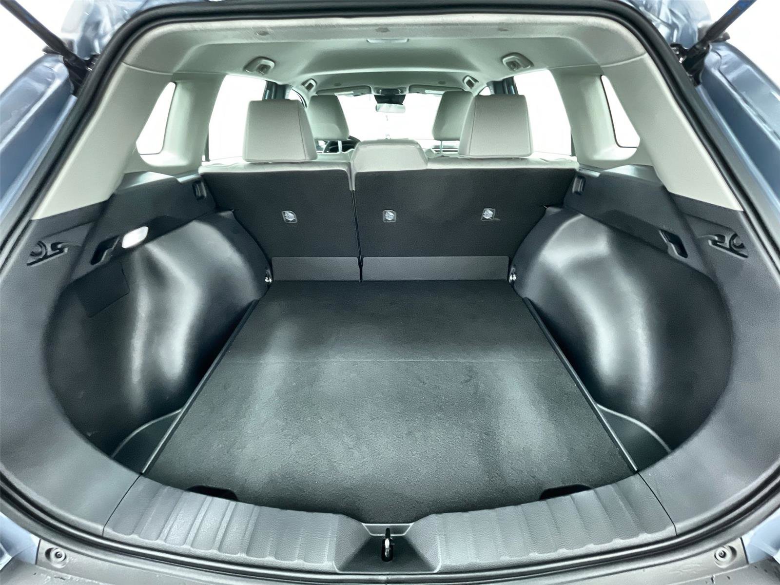 Used 2025 Toyota Corolla Cross L image 25