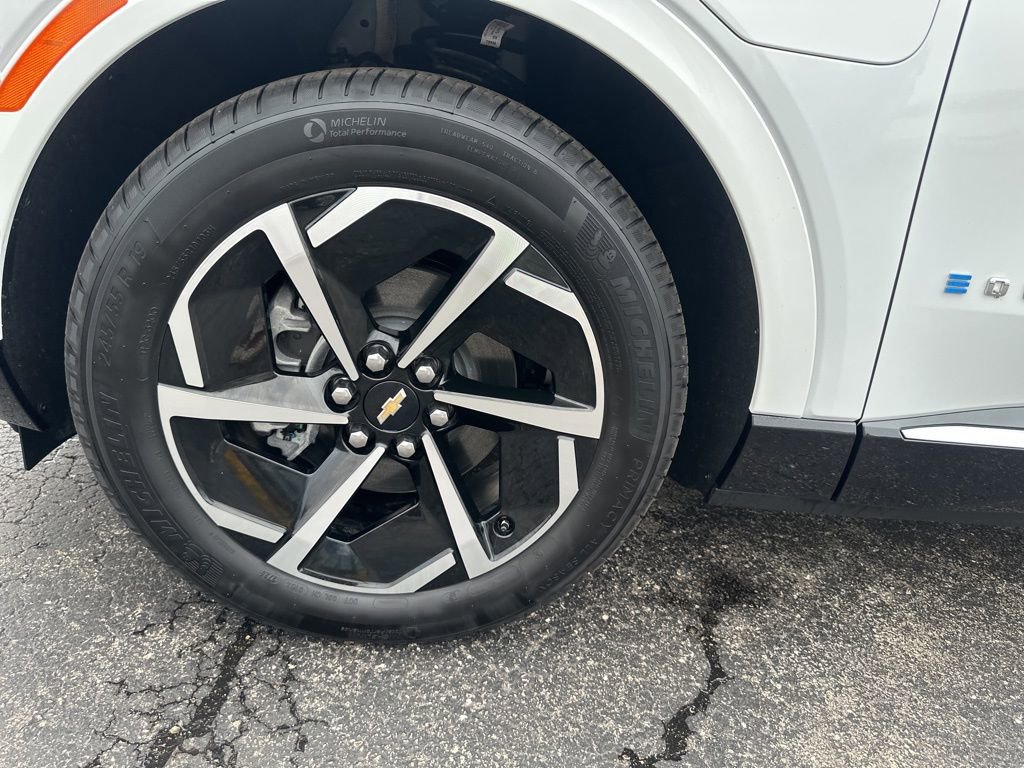 Used 2025 Chevrolet Equinox EV LT image 25