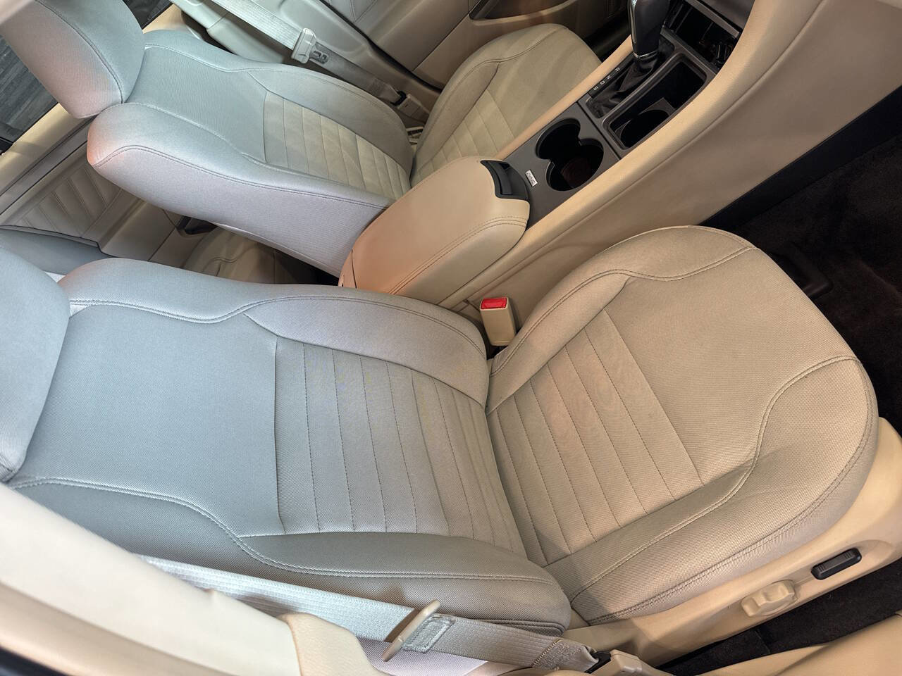 Used 2017 Ford Taurus SE image 18