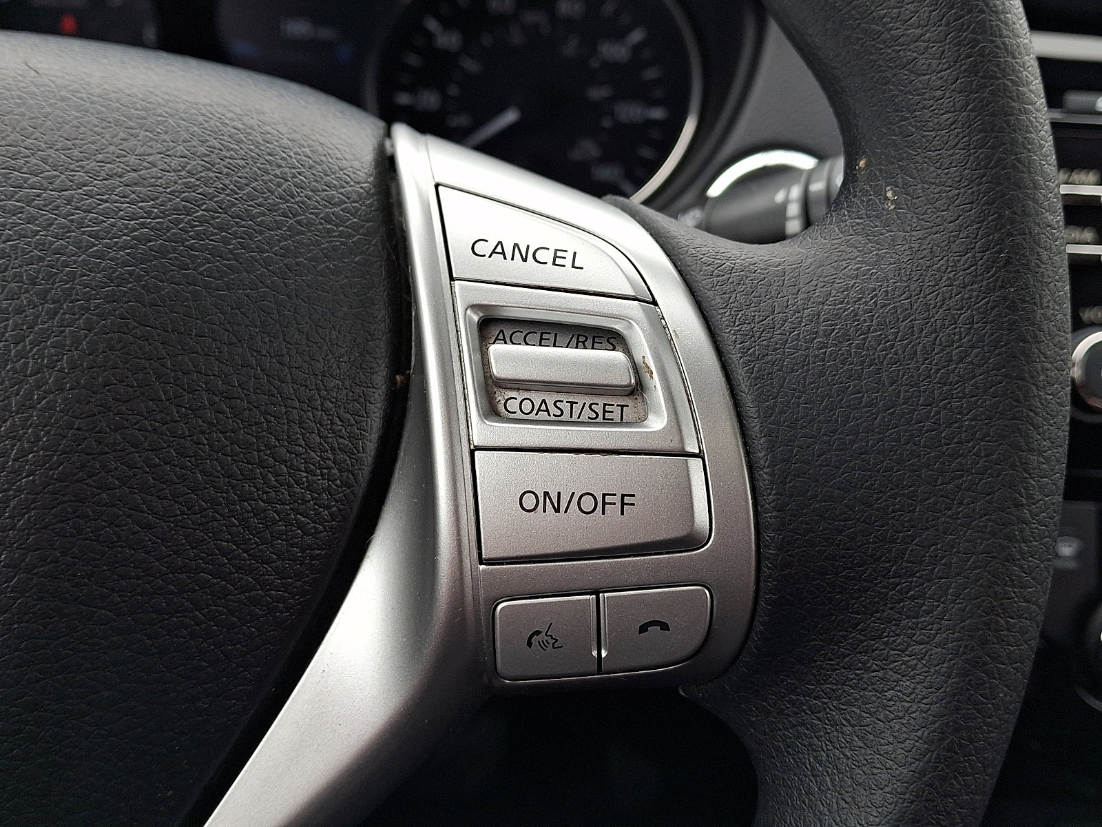 Used 2016 Nissan Rogue SV image 21