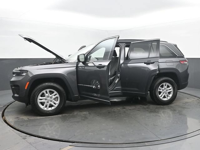 Used 2024 Jeep Grand Cherokee Laredo AWD/4WD image 55