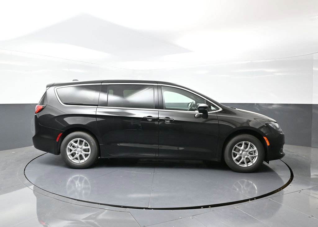 New 2026 Chrysler Voyager LX image 2