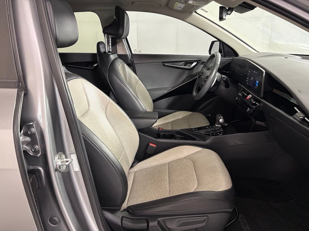 Used 2023 Kia Niro SX Touring FWD image 43