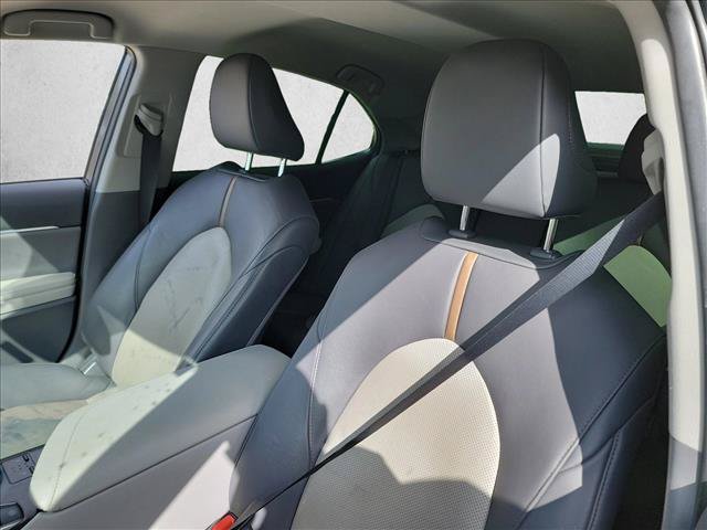 Used 2020 Toyota Camry XLE FWD image 13