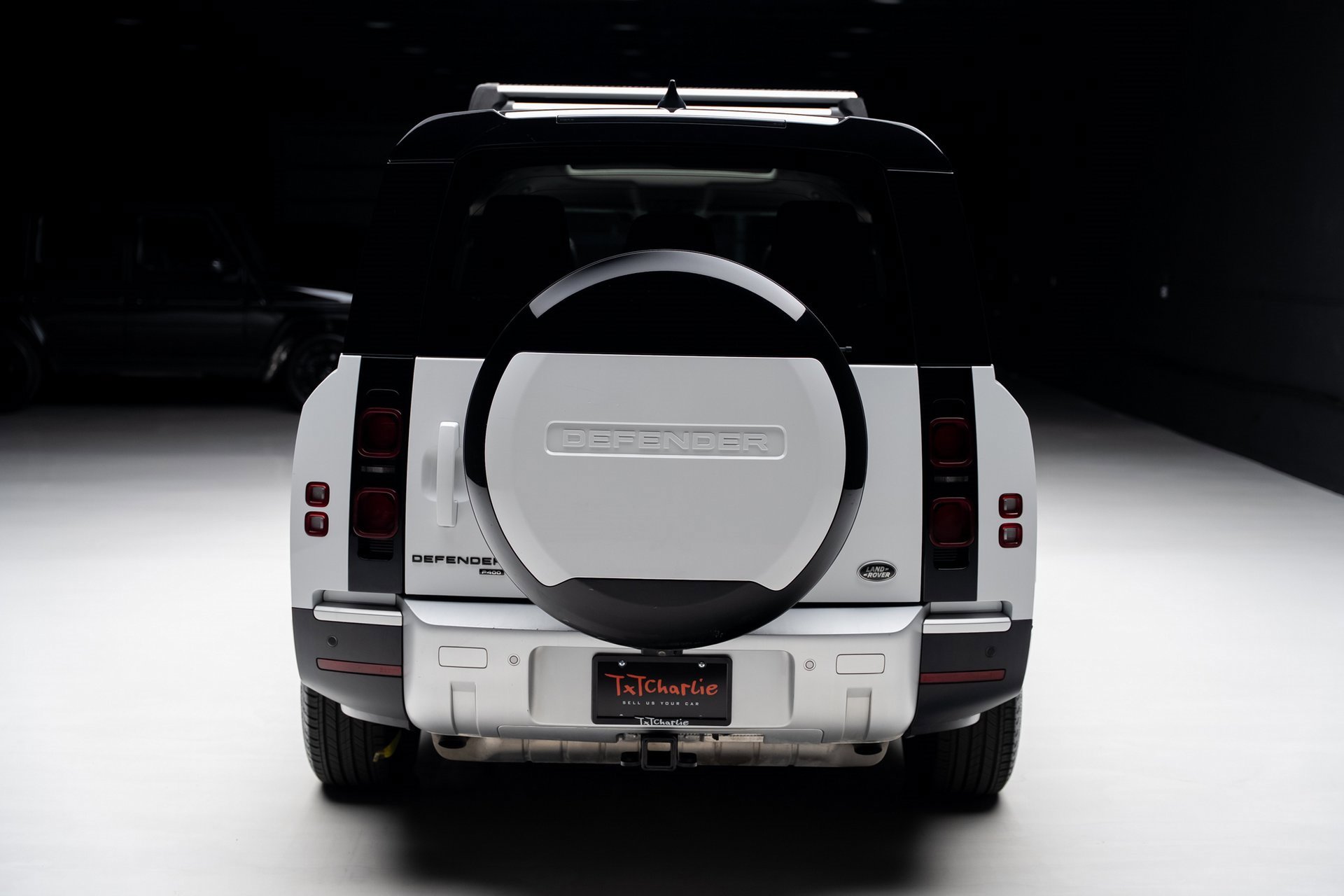 Used 2023 Land Rover Defender 130 SE image 28