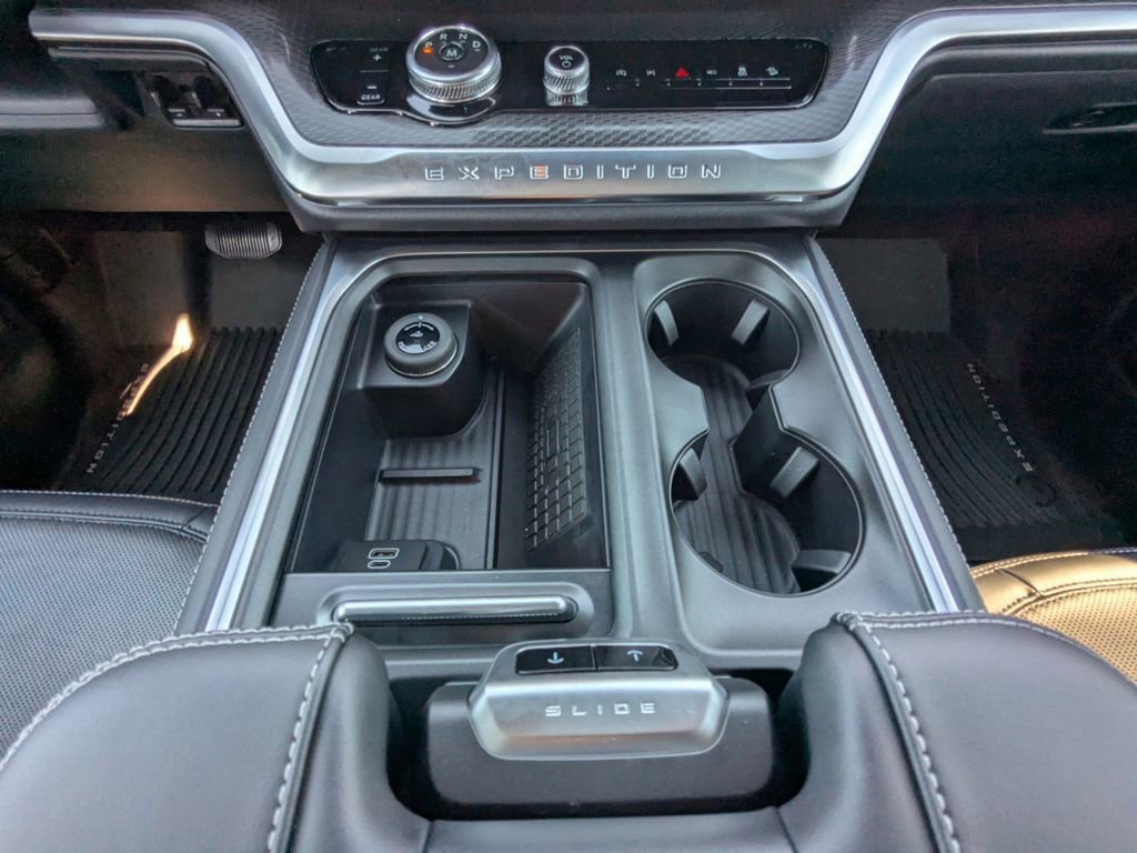 New 2025 Ford Expedition Max Platinum w/ Stealth Performance Package image 25