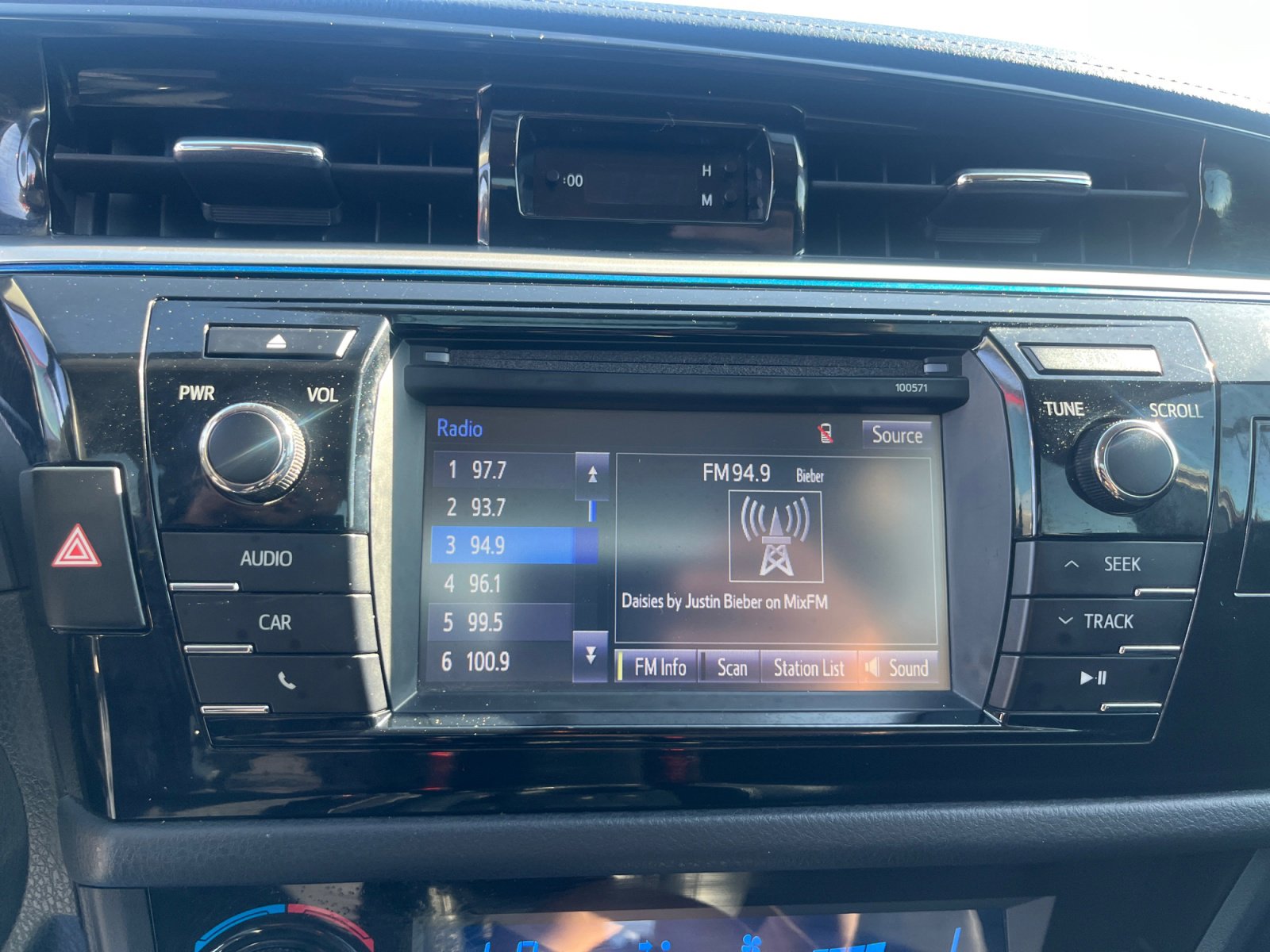Used 2016 Toyota Corolla S FWD image 27