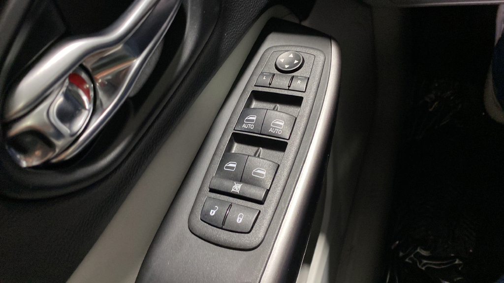 Used 2022 Jeep Cherokee Latitude Lux w/ Sun & Sound Group AWD/4WD image 21