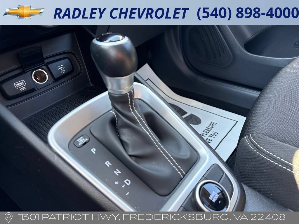 Used 2025 Hyundai Venue SEL FWD image 11