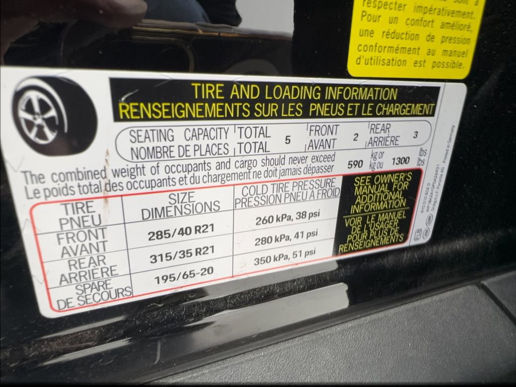 Used 2023 Porsche Cayenne Platinum Edition image 37