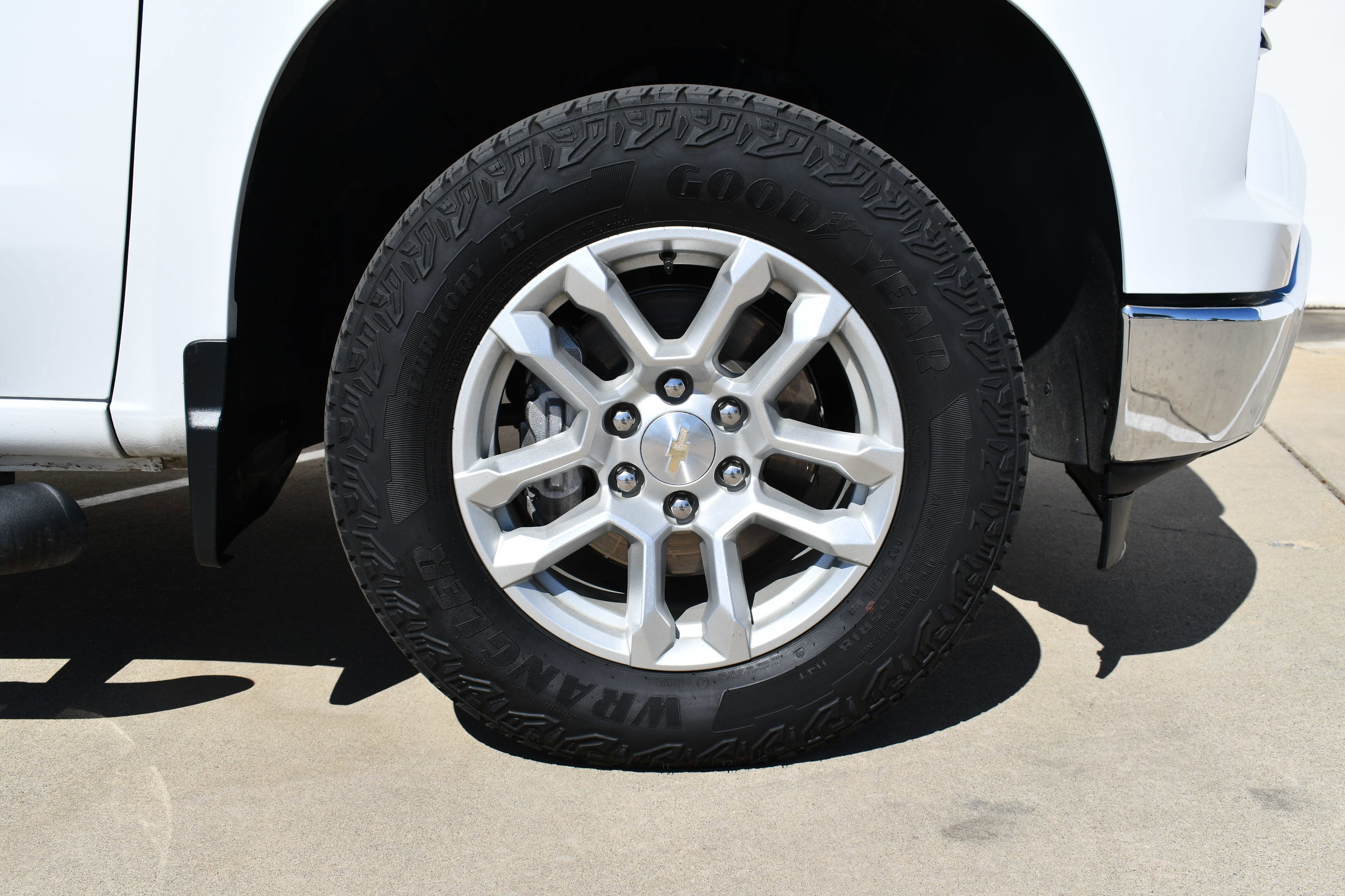 Used 2023 Chevrolet Silverado 1500 LT w/ Z71 Off-Road Package image 12