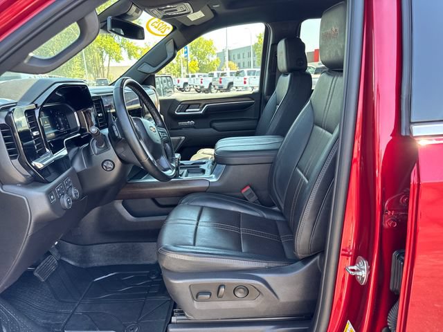 Used 2025 Chevrolet Silverado 1500 High Country AWD/4WD image 9