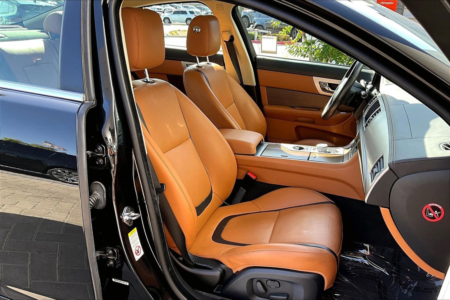 Used 2015 Jaguar XF Portfolio RWD image 7