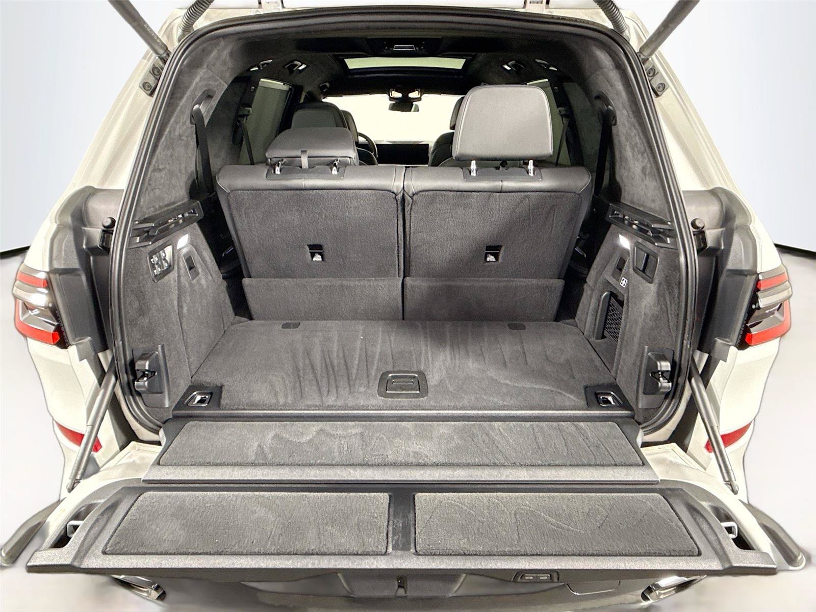 Used 2025 BMW X7 M60i w/ Executive Package AWD/4WD image 41