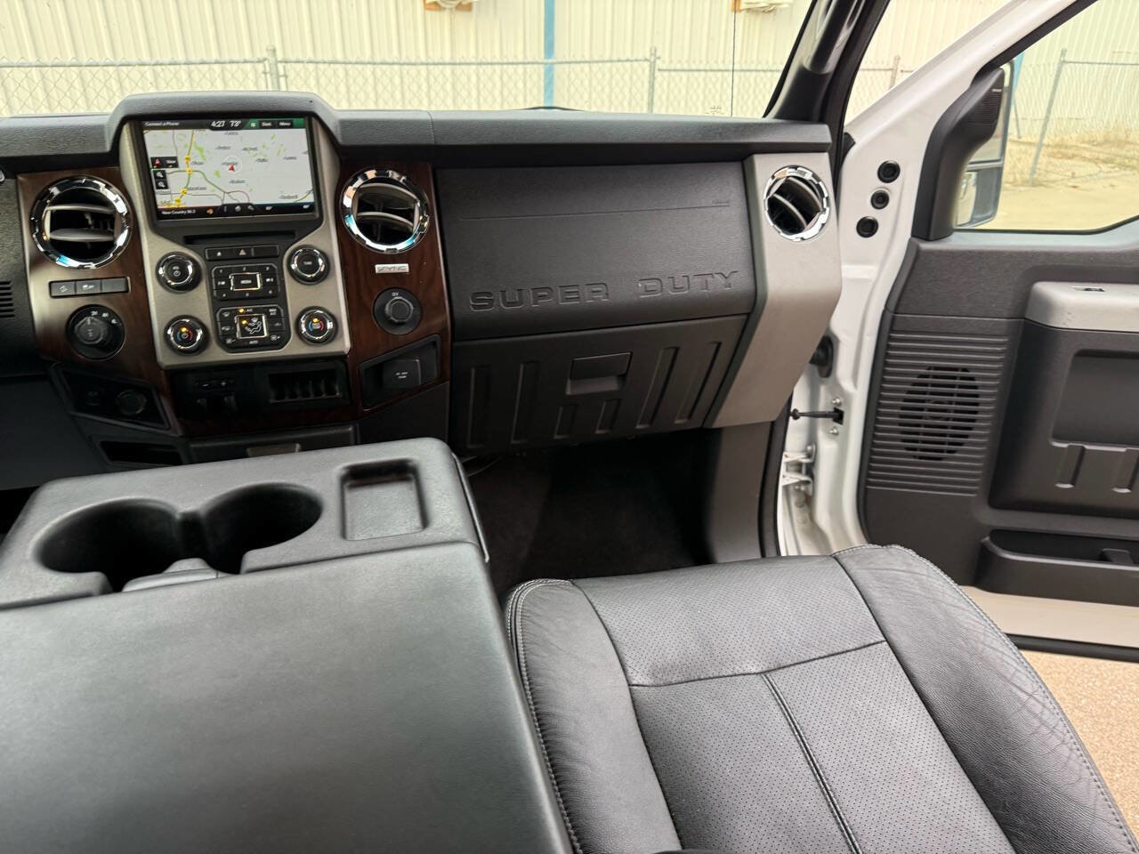 Used 2015 Ford F350 Lariat w/ Lariat Interior Package image 27