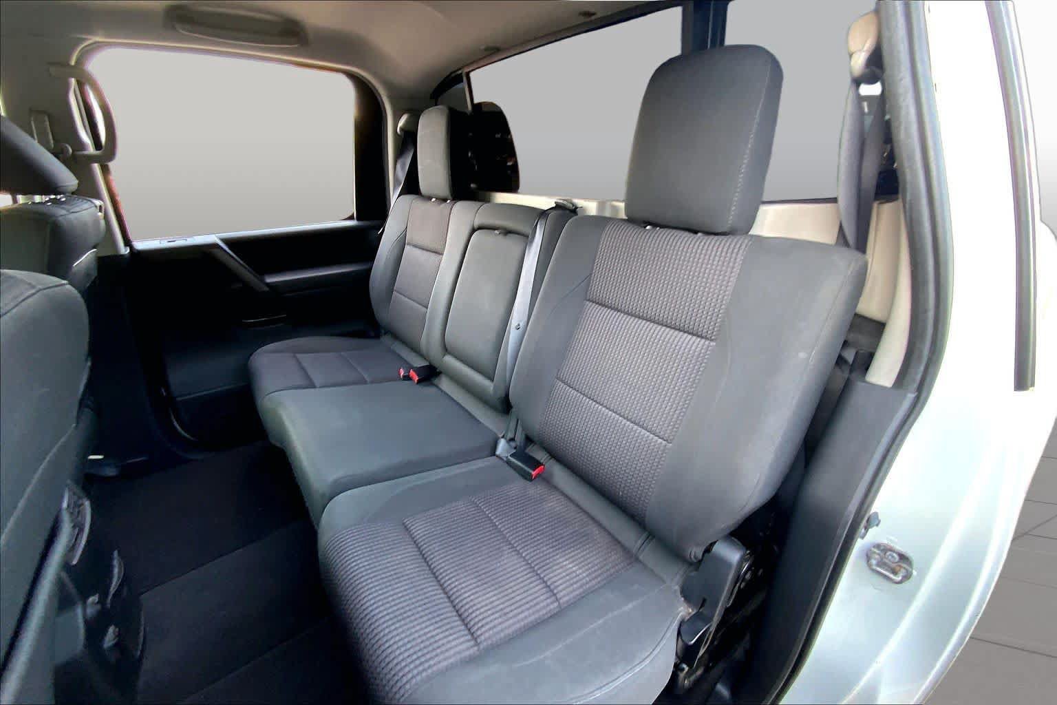 Used 2013 Nissan Titan SV w/ SV Premium Utility Pkg RWD image 20