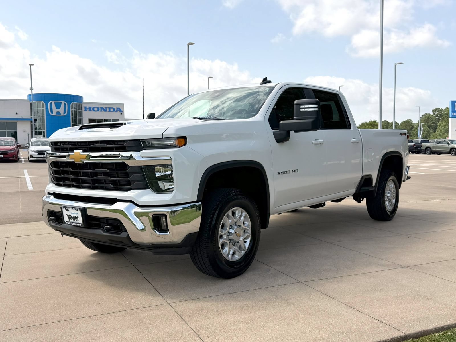 Used 2024 Chevrolet Silverado 2500 LT w/ Convenience Package AWD/4WD image 3