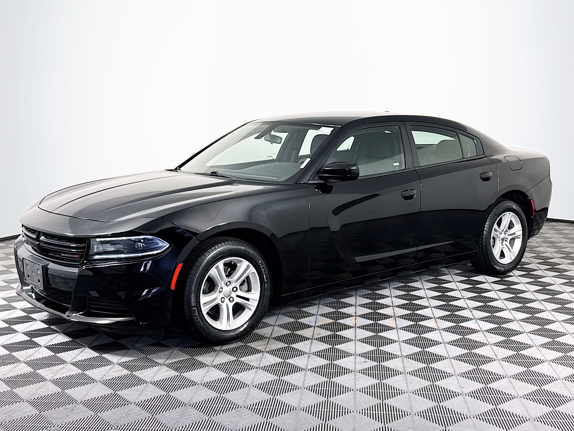 Used 2020 Dodge Charger SXT image 4