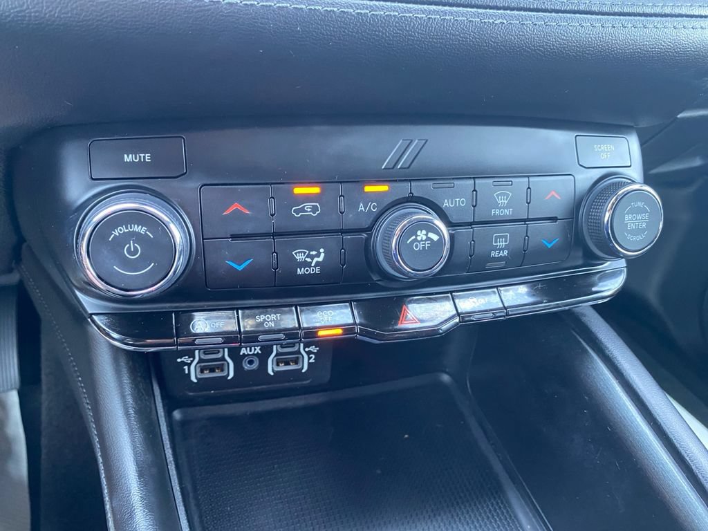 Used 2022 Dodge Durango SXT w/ Blacktop Package AWD/4WD image 28
