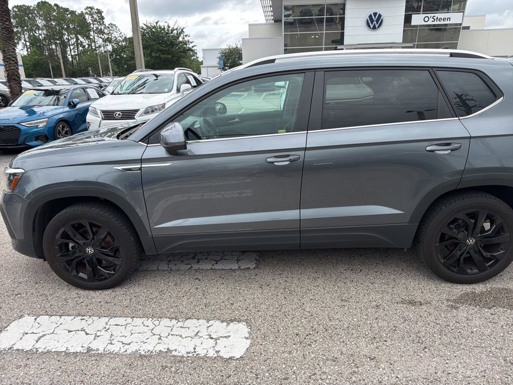 Certified 2023 Volkswagen Taos SE w/ Black Wheel Package FWD image 5