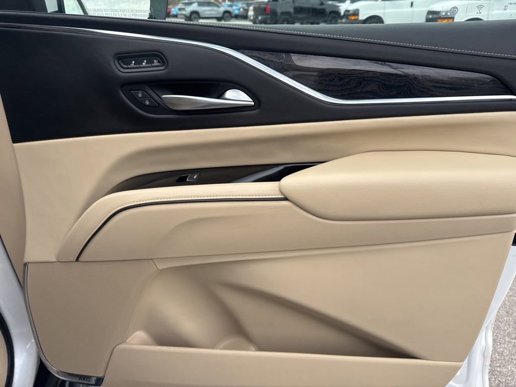 Used 2021 Cadillac Escalade ESV Premium Luxury image 31