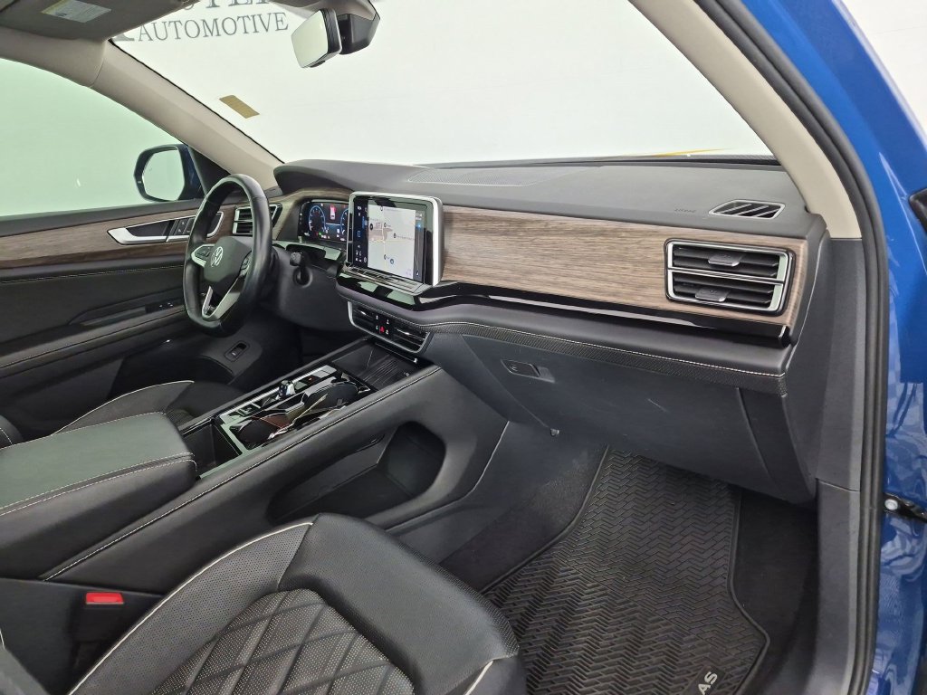 Used 2025 Volkswagen Atlas SEL Premium R-Line AWD/4WD image 38