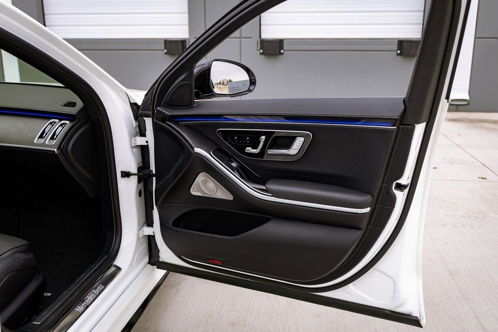 Used 2022 Mercedes-Benz S 580 4MATIC Sedan w/ AMG Line Package image 20