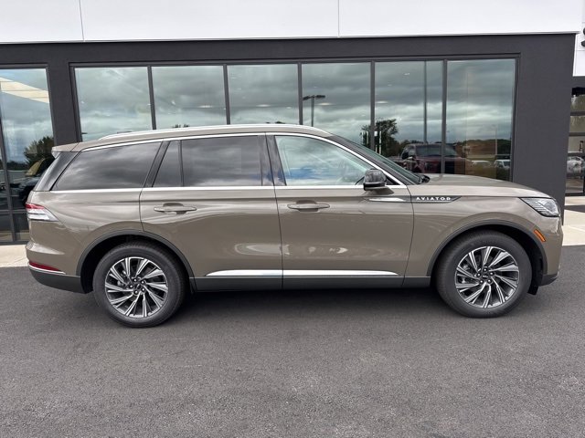 New 2025 Lincoln Aviator AWD image 2