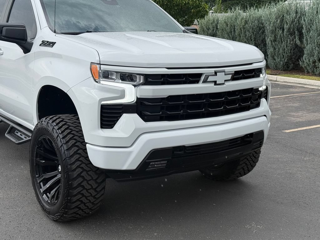 Used 2023 Chevrolet Silverado 1500 RST w/ Z71 Off-Road Package AWD/4WD image 3