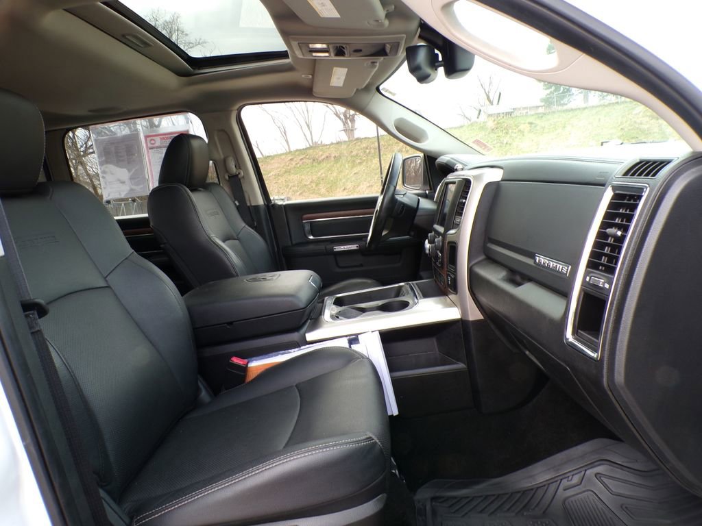 Used 2017 RAM 1500 Laramie w/ Convenience Group AWD/4WD image 18