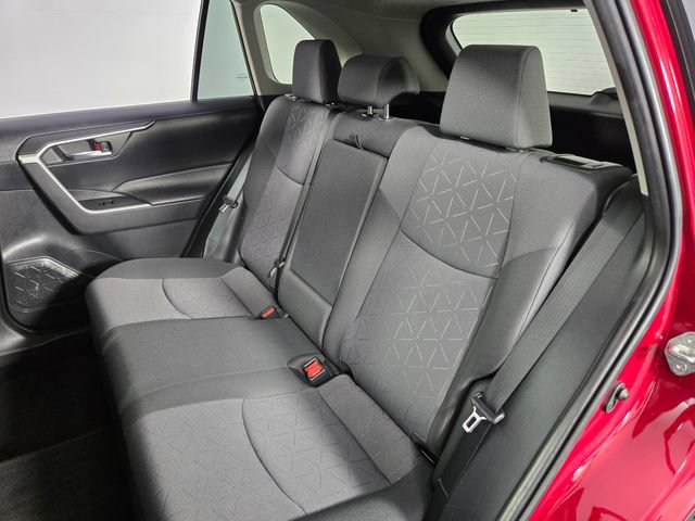 Used 2022 Toyota RAV4 XLE AWD/4WD image 17