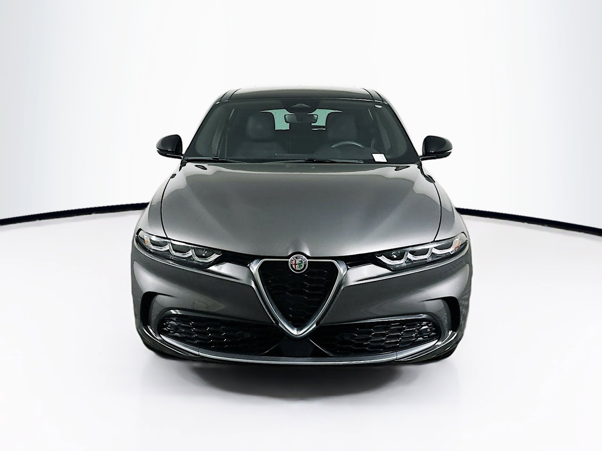 Used 2024 Alfa Romeo Tonale Ti w/ Premium Interior Package image 2