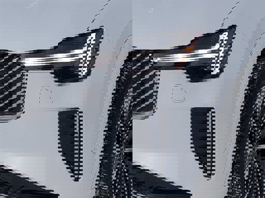 Certified 2026 Volvo XC90 B6 Plus w/ Protection Package Premier image 10